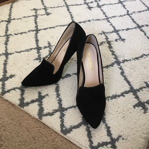 Anne Michelle velveteen black pumps